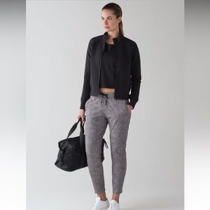 Lululemon On The Fly Pant
Sea Spray Alpine White Dark Chrome